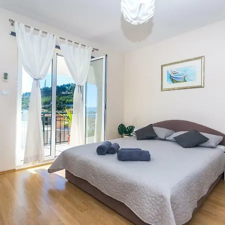 Apartment Maja *